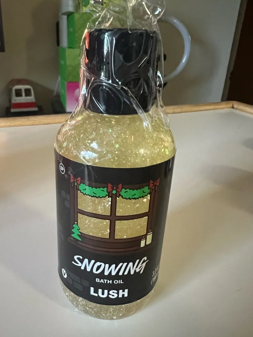 Lush SNOWING BATH OUL 3.3 oz SEASONAL OUT OF STOCK ITEM SEALED